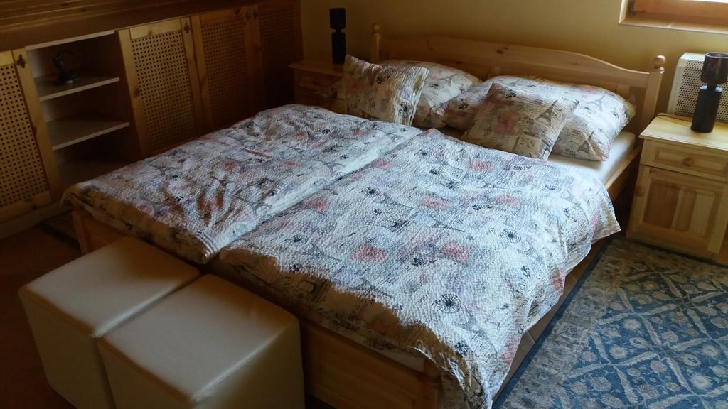 Pongrácz Apartman Zirc Exterior foto